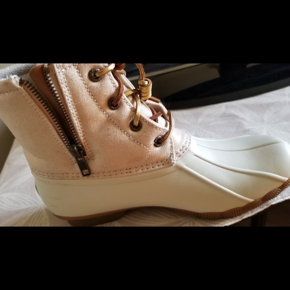 Sperry Shoes - SPERRY boots in basically new condition! Size 8